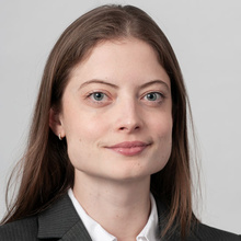 Siduri Beckman posing for a headshot against a white background
