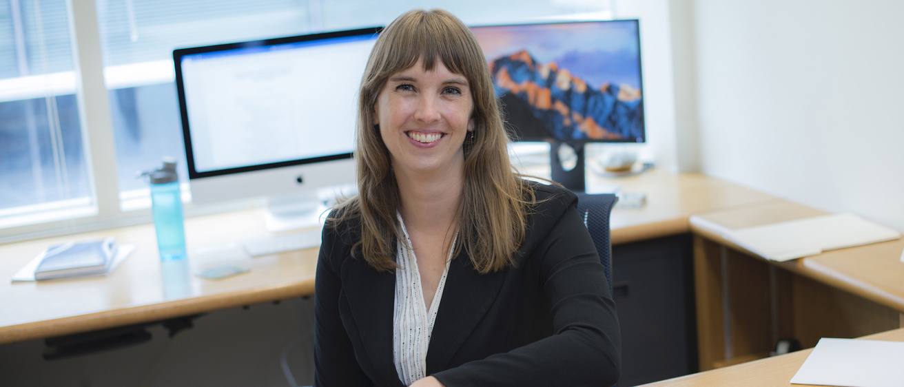 faculty headshot_2592 x 1458